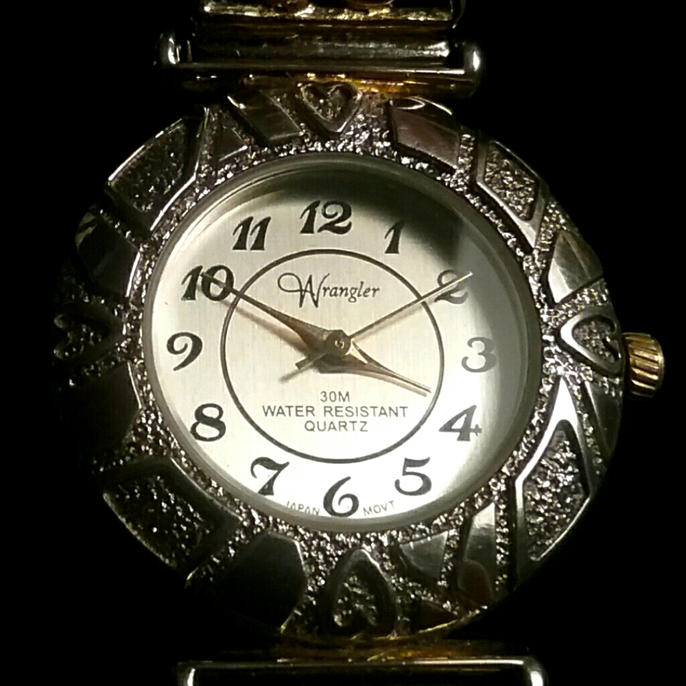 Cute!⌚Vintage Quartz Watch w/Heart Lattice Band-GUC